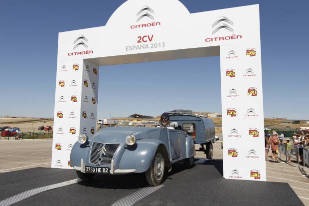 Concentración Mundial Citroën 2CV: récord de participación y asistencia 