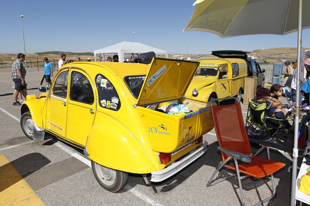 Concentración Mundial Citroën 2CV: récord de participación y asistencia 