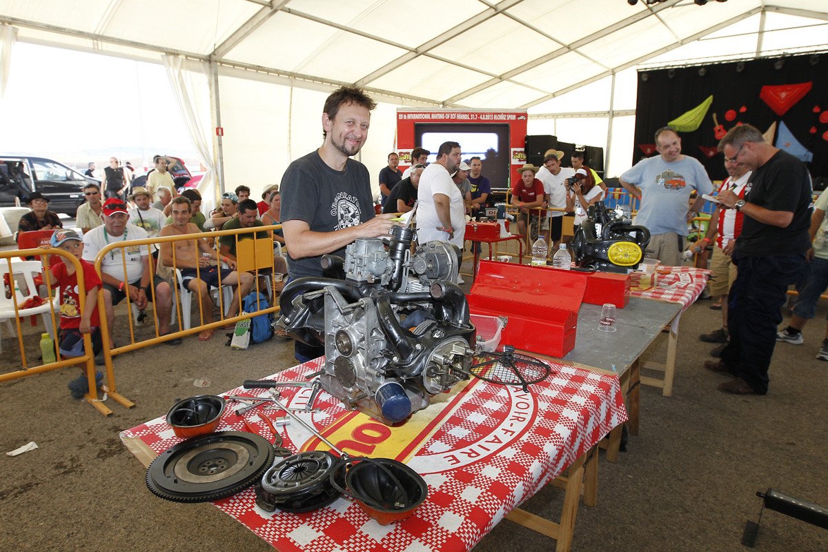 Concentración Mundial Citroën 2CV: récord de participación y asistencia 