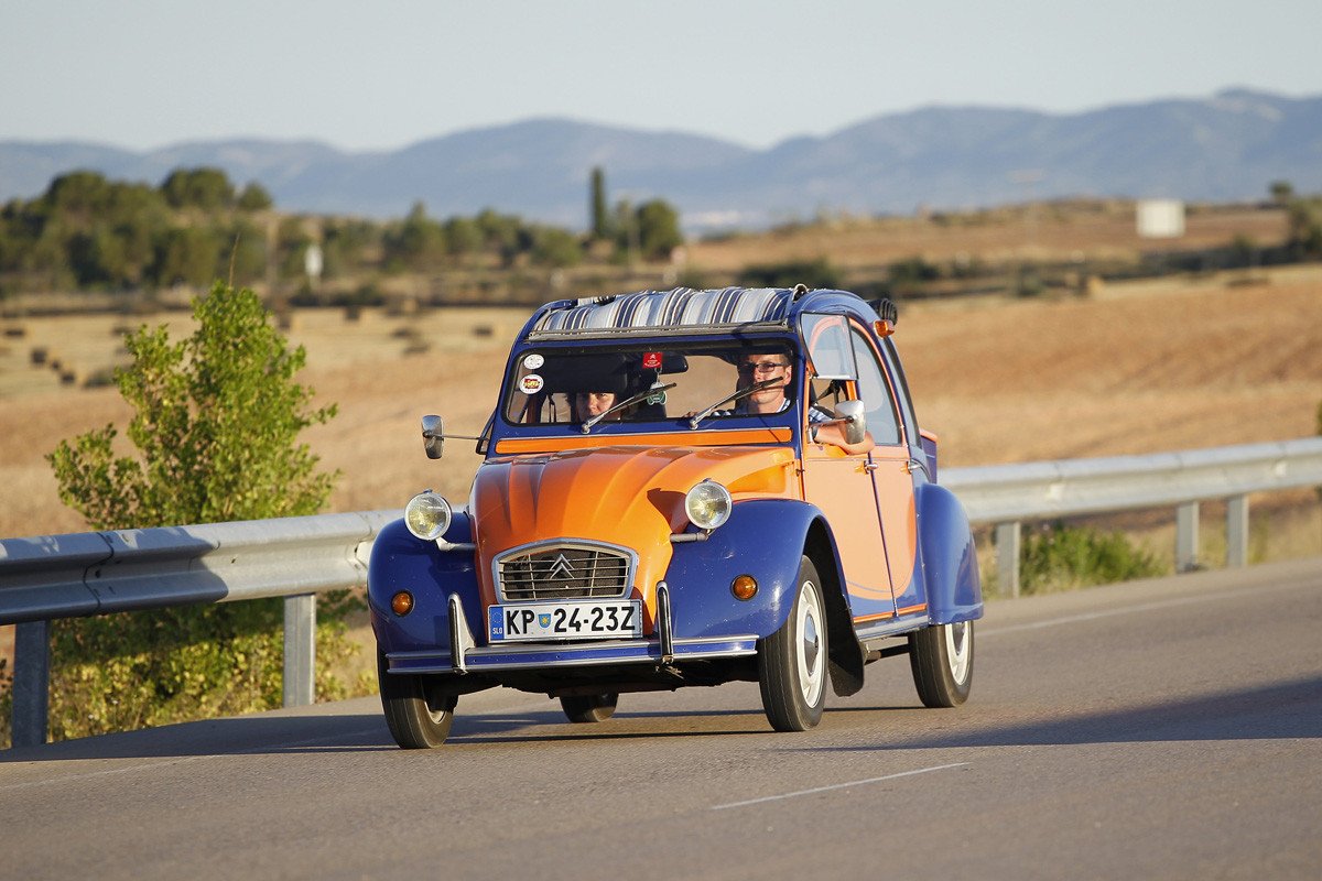 Concentración Mundial Citroën 2CV: récord de participación y asistencia 