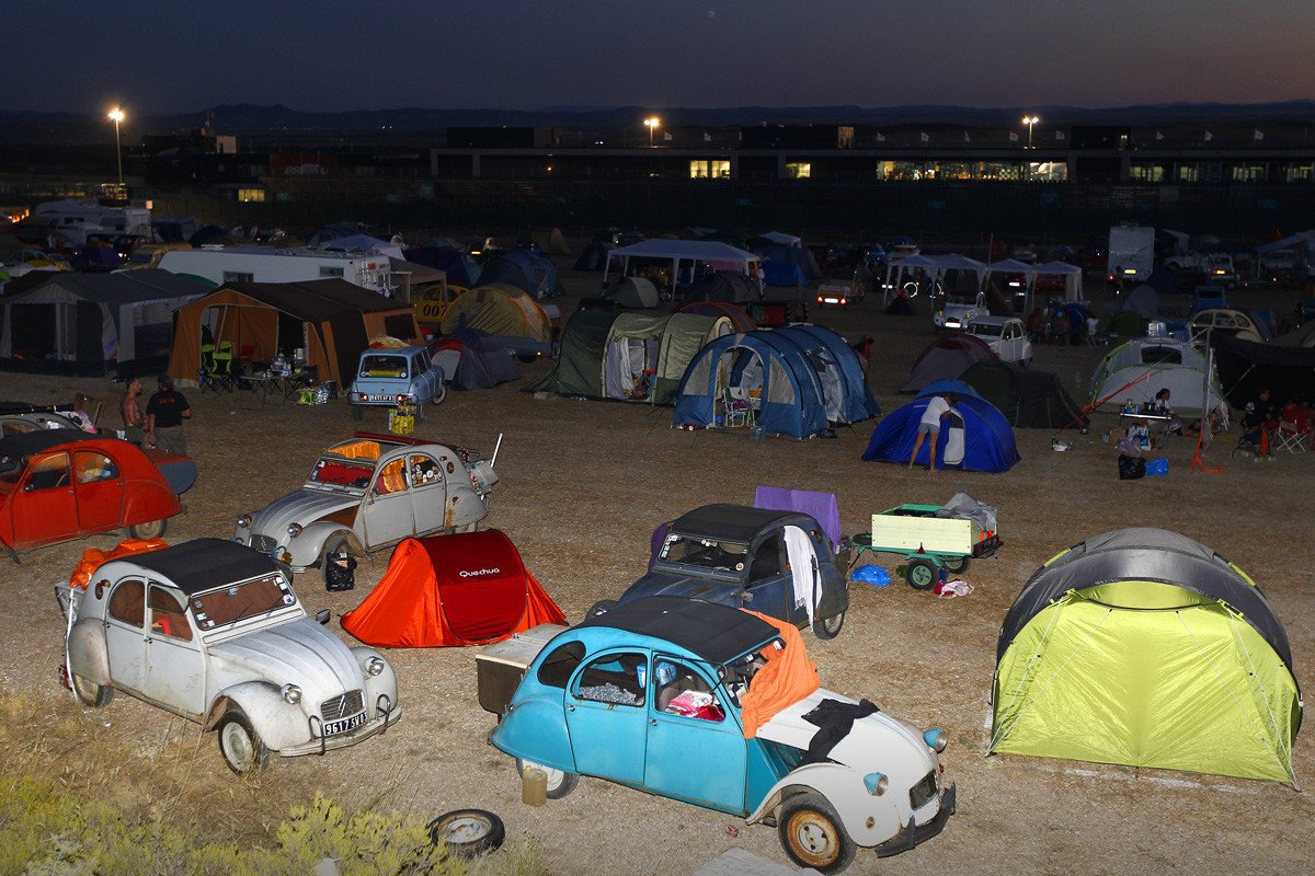 Concentración Mundial Citroën 2CV: récord de participación y asistencia 