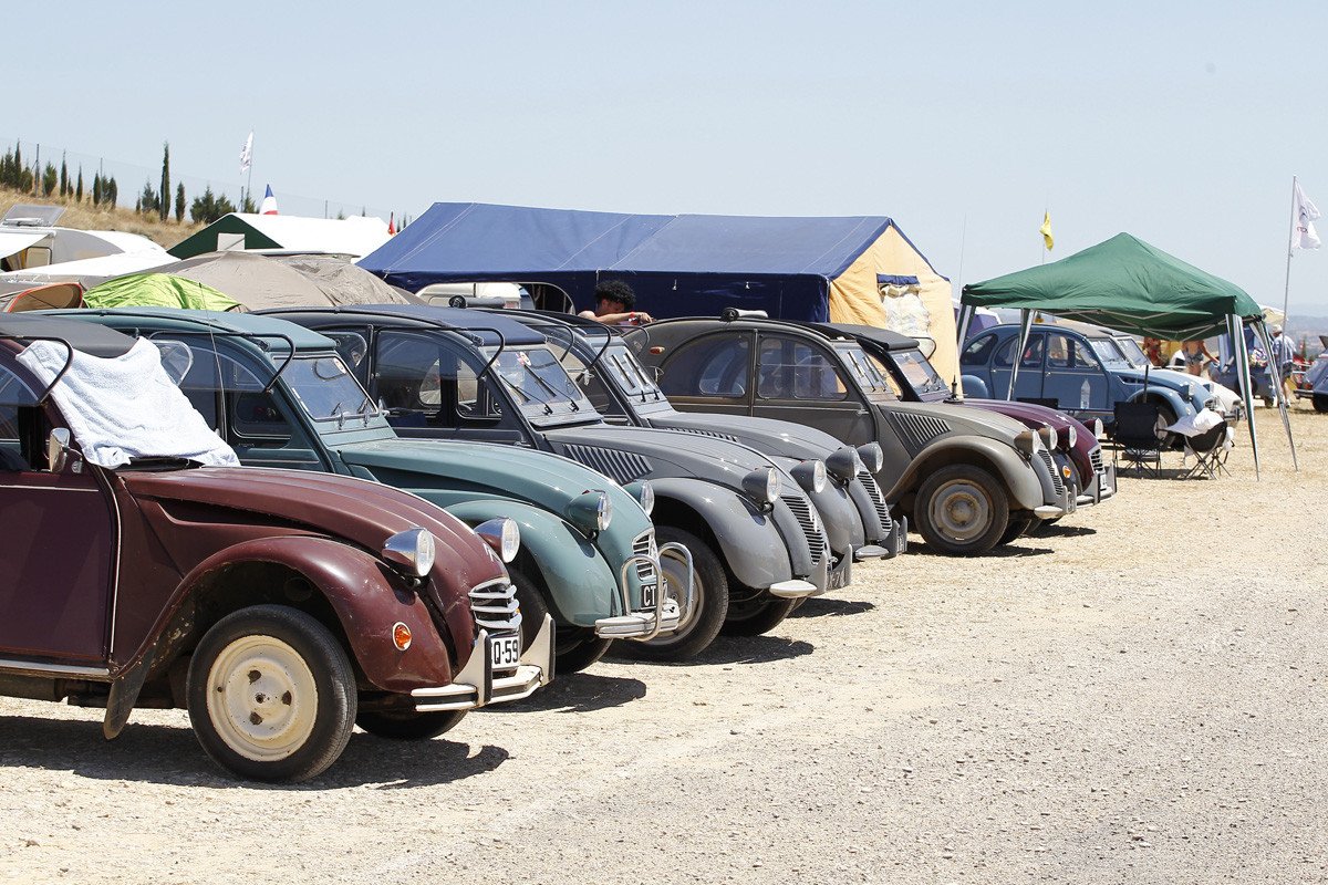 Concentración Mundial Citroën 2CV: récord de participación y asistencia 