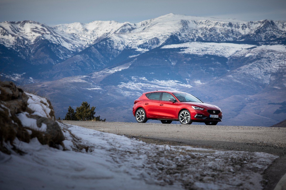 Cómo afecta el frío a los coches híbridos enchufables: 4 consejos para ahorrar energía