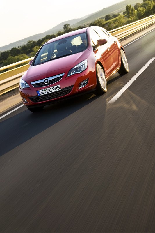 El nuevo Astra planta cara al Golf