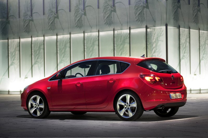 El nuevo Astra planta cara al Golf