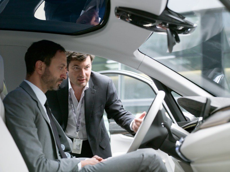 BMW presenta un coche híbrido enchufable
