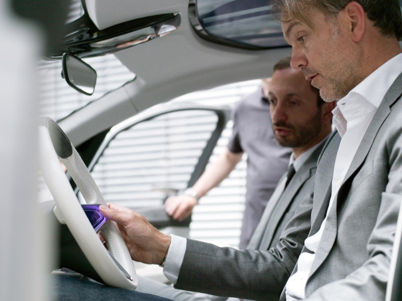 BMW presenta un coche híbrido enchufable