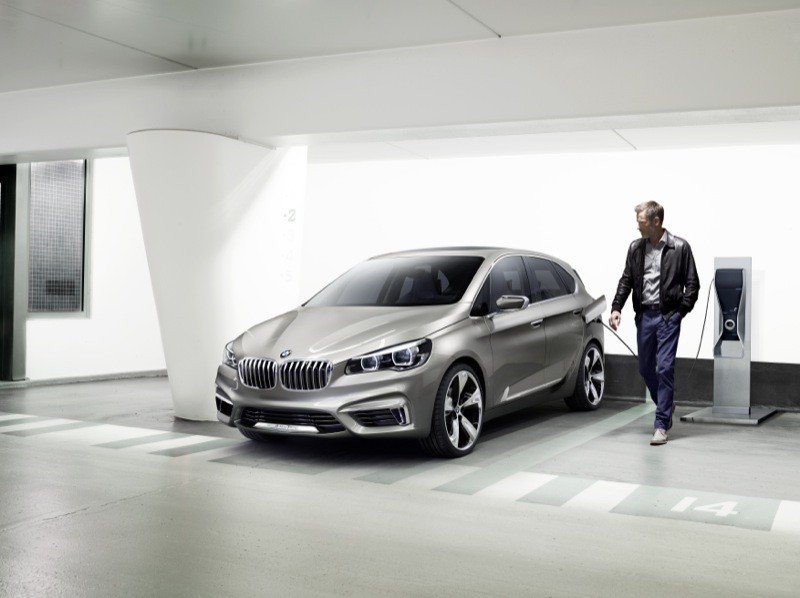 BMW presenta un coche híbrido enchufable