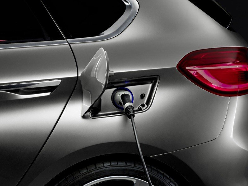 BMW presenta un coche híbrido enchufable