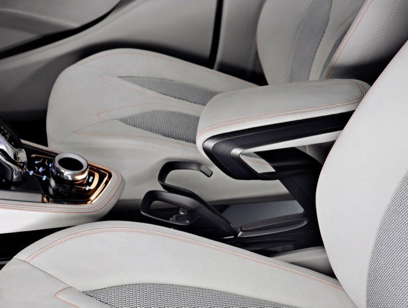 BMW presenta un coche híbrido enchufable