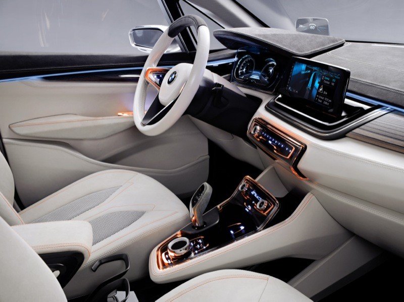 BMW presenta un coche híbrido enchufable