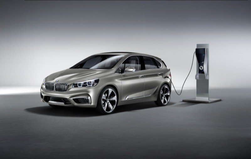 BMW presenta un coche híbrido enchufable