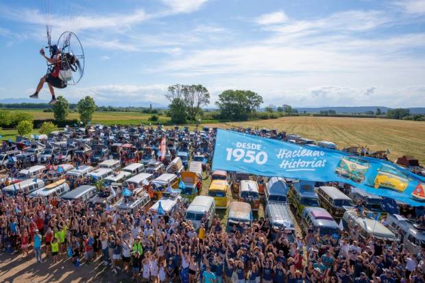 VW Bulli 75 años: usuarios de la mítica furgo nos cuentan sus historias en FurgoVW 2025