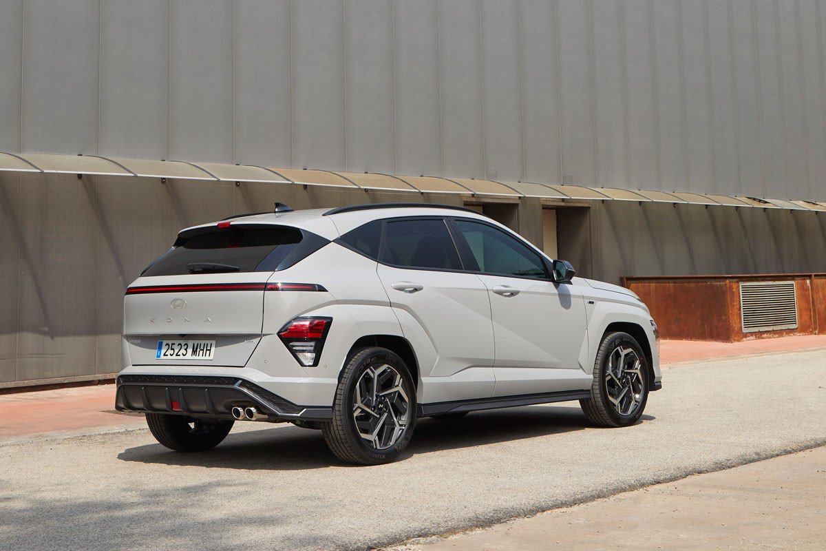 Nuevo Hyundai Kona 2023 gasolina de 120 CV: ¿merece la pena?