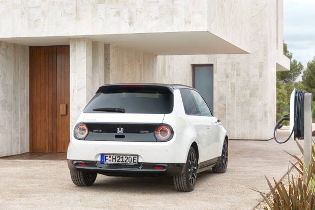 El Gobierno deducirá 15% en la renta al comprar un coche eléctrico ¿cuánto dinero es?