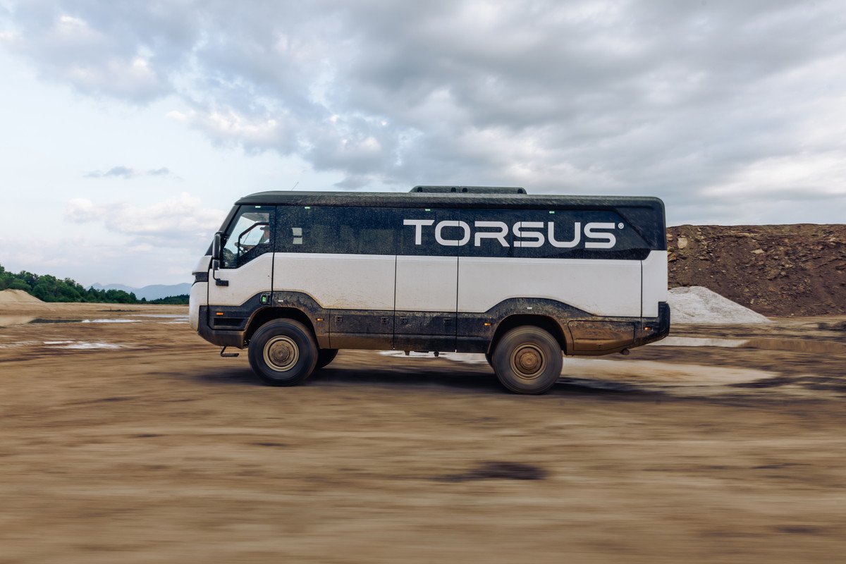 Torsis Praetorian 2024 bus 4x4 definitivo_1