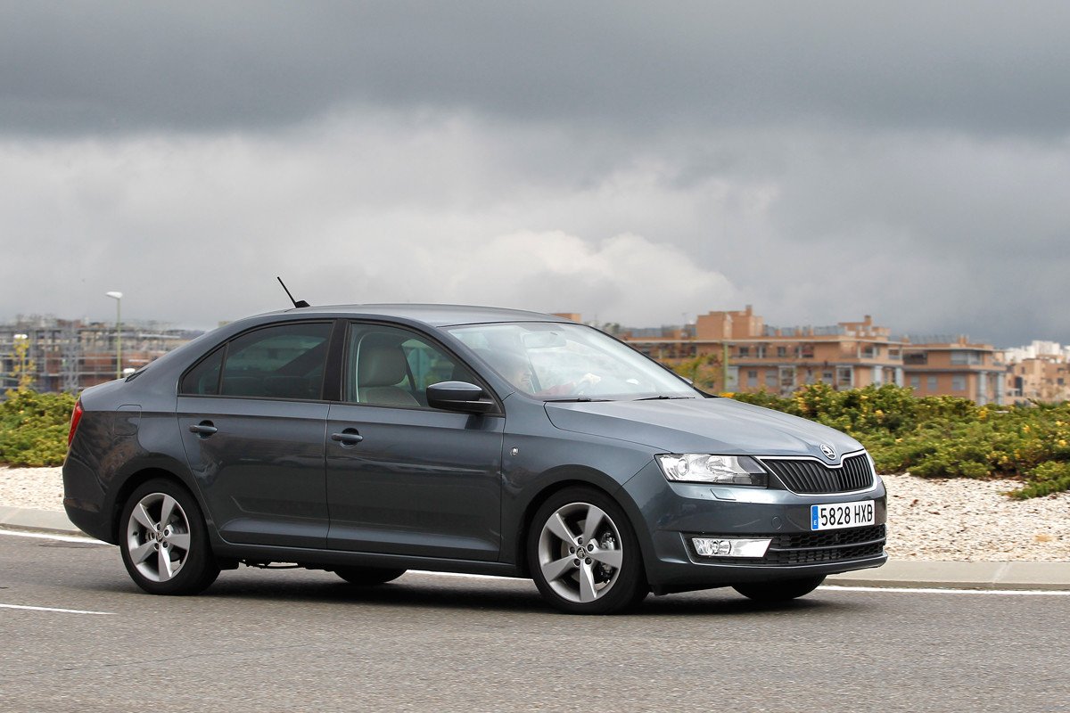Prueba 10: Toyota Prius vs Skoda Rapid: ¿el mejor para taxi?