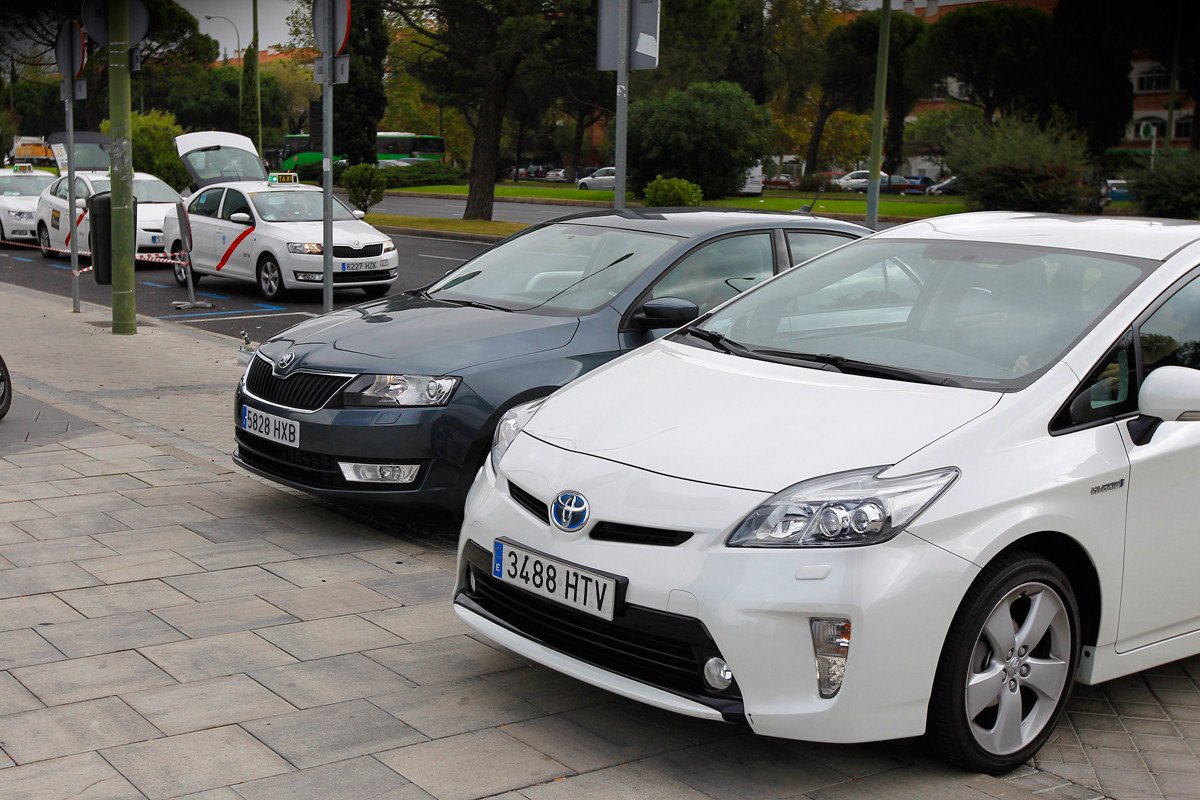 Prueba 10: Toyota Prius vs Skoda Rapid: ¿el mejor para taxi?