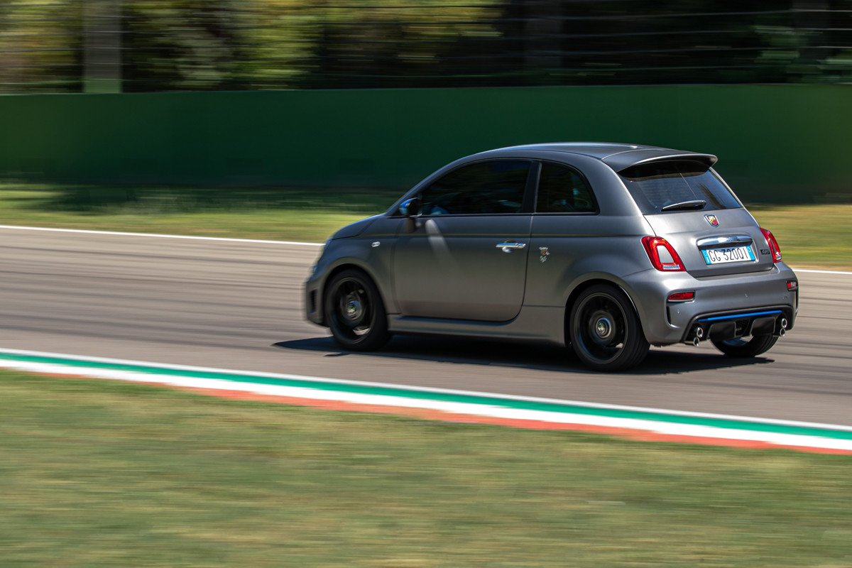 Abarth F595: nueva edición especial de homenaje a la Fórmula 4