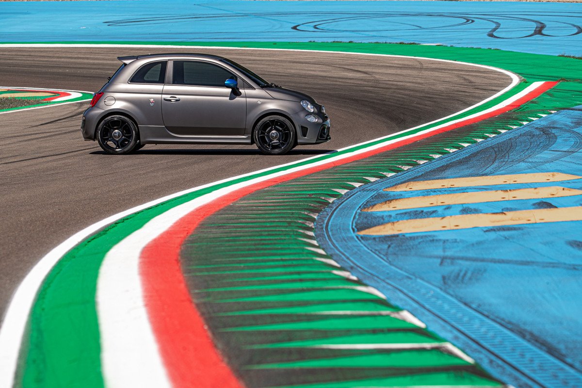 Abarth F595: nueva edición especial de homenaje a la Fórmula 4