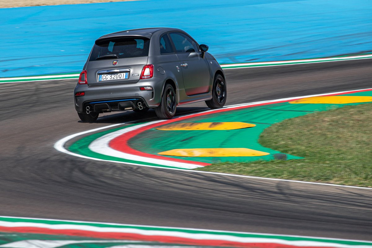 Abarth F595: nueva edición especial de homenaje a la Fórmula 4
