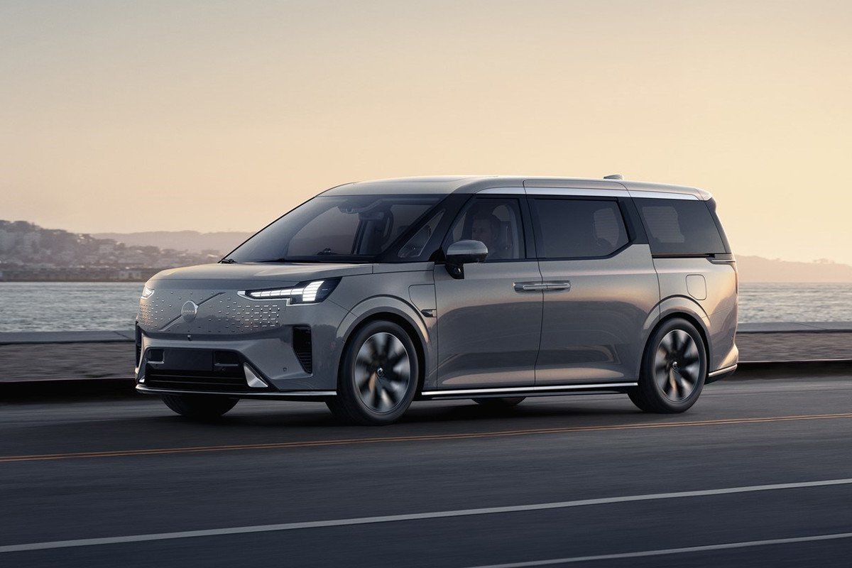 volvo em90 monovolumen eléctrico 1