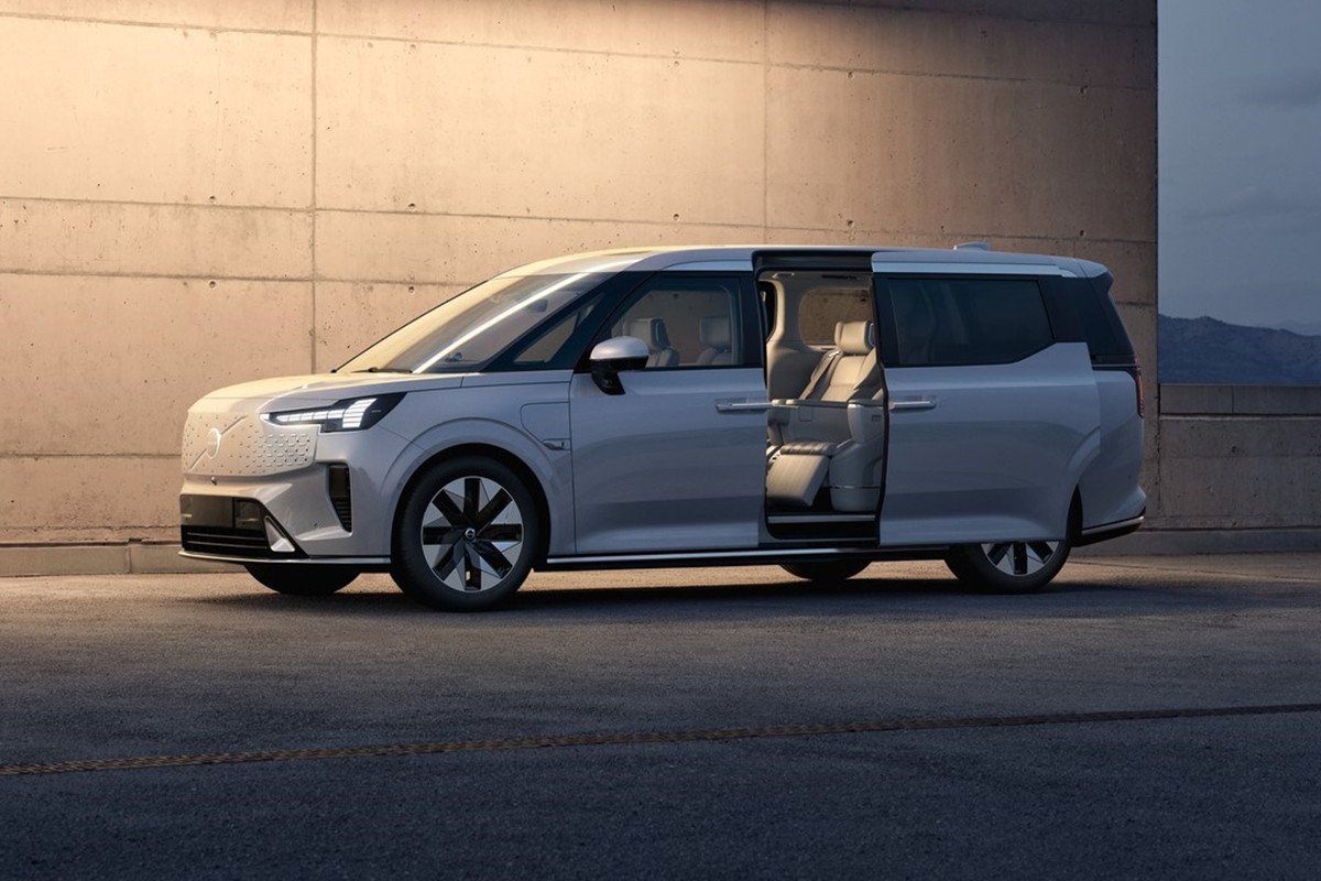 volvo em90 monovolumen eléctrico puertas