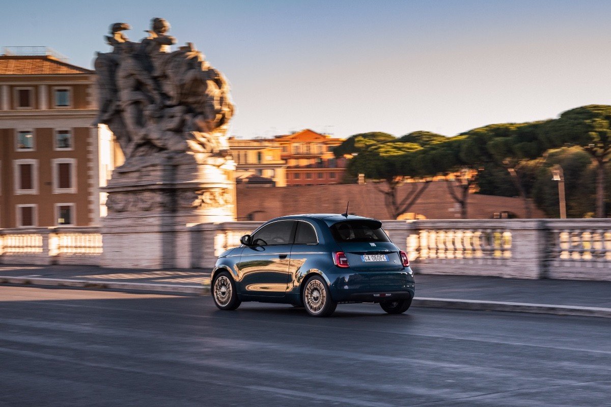Probamos el nuevo Fiat 500 100% eléctrico: todos los detalles, precios y versión 3+1