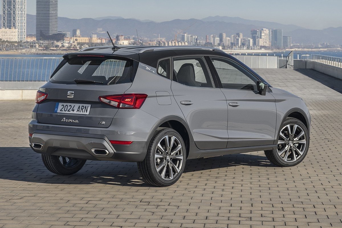 Comparativa amplitud: dos SUV urbanos por 24.000 €, ¿Seat Arona o Peugeot 2008?
