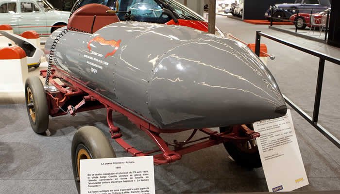 ¿Qué fue antes, el coche eléctrico o el de explosión?
