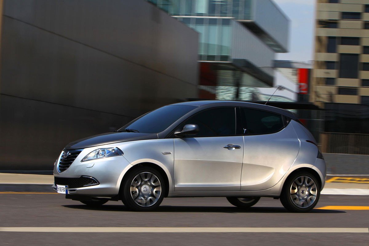 Nuevo Lancia Ypsilon GLP, primeras imágenes y datos