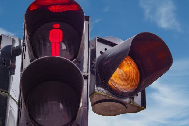 Semáforos en ámbar: cómo debes comportarte