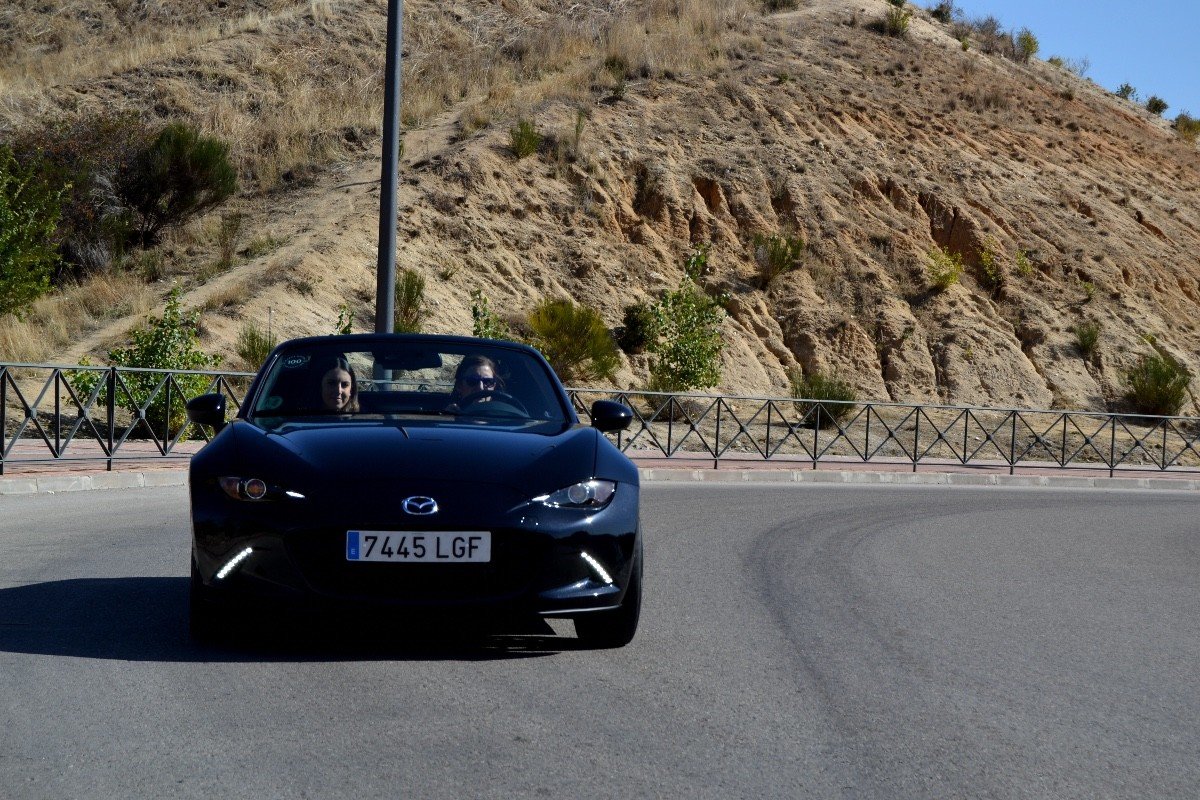 Prueba Mazda MX-5 RF: un kart para niños grandes