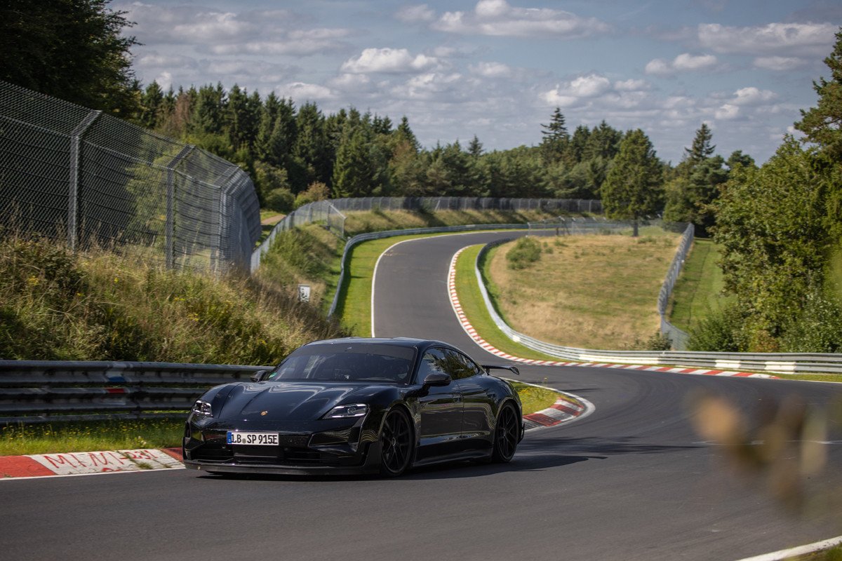 Vídeo del nuevo Porsche Taycan bajando 26 segundos a su antecesor en Nürburgring