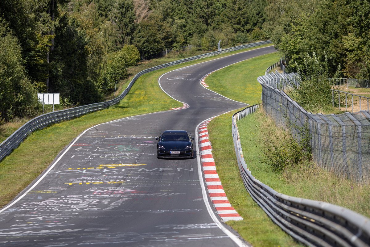 Vídeo del nuevo Porsche Taycan bajando 26 segundos a su antecesor en Nürburgring