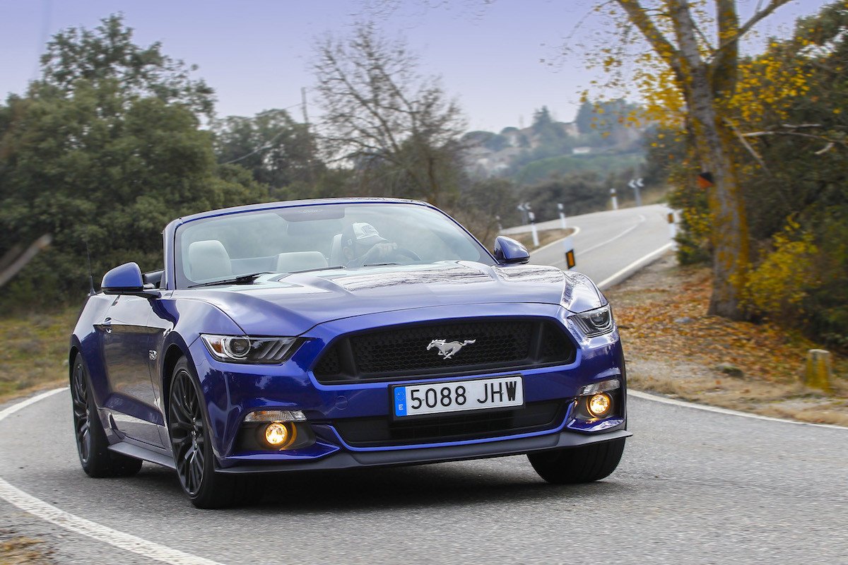 Paseo con el Ford Mustang GT de 1966 y de 2015