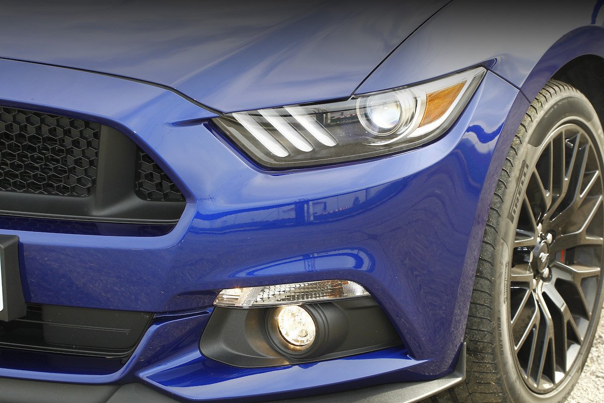 Paseo con el Ford Mustang GT de 1966 y de 2015