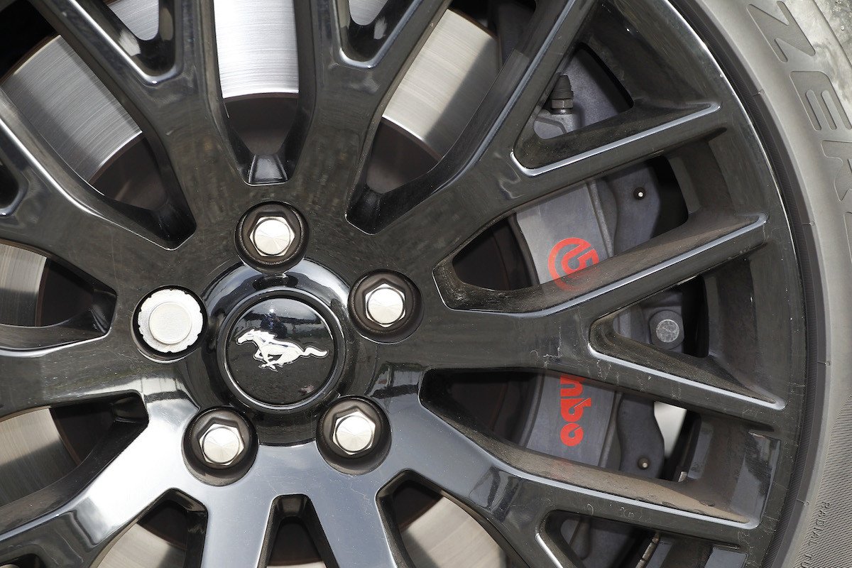 Paseo con el Ford Mustang GT de 1966 y de 2015