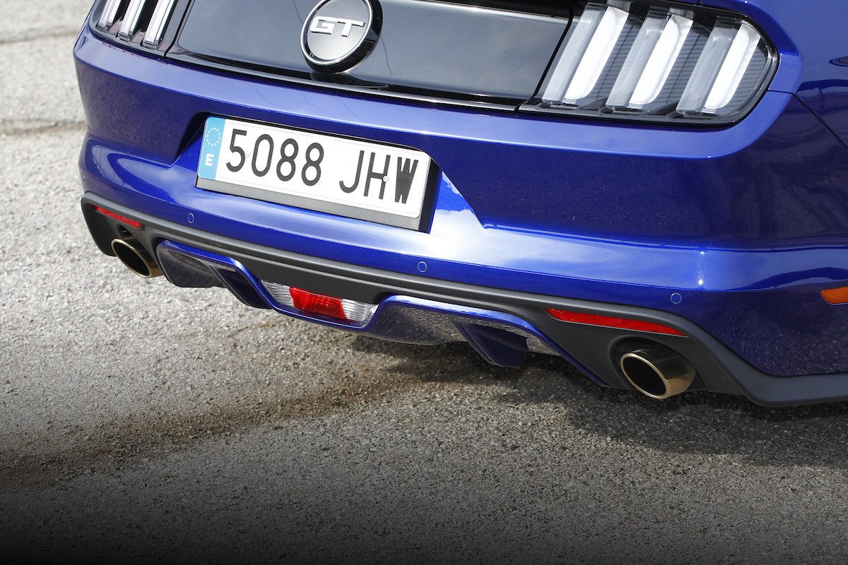 Paseo con el Ford Mustang GT de 1966 y de 2015