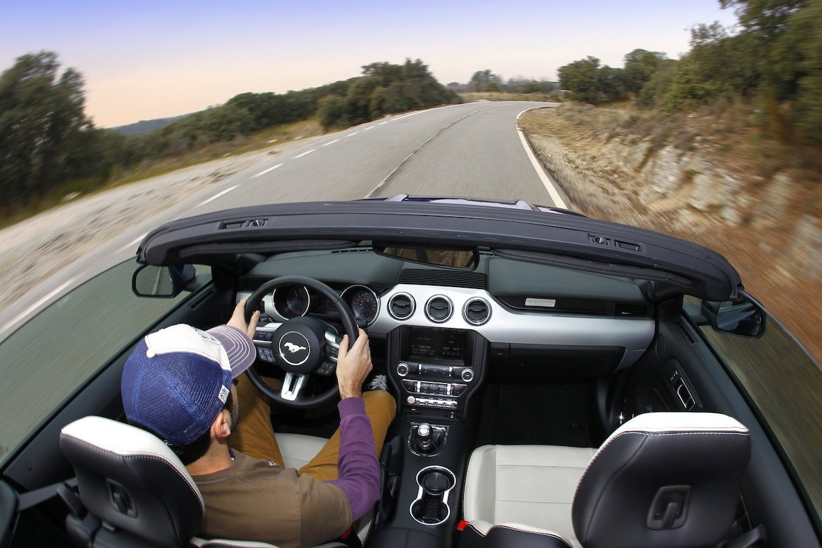 Paseo con el Ford Mustang GT de 1966 y de 2015