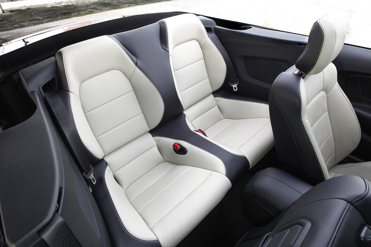 Paseo con el Ford Mustang GT de 1966 y de 2015