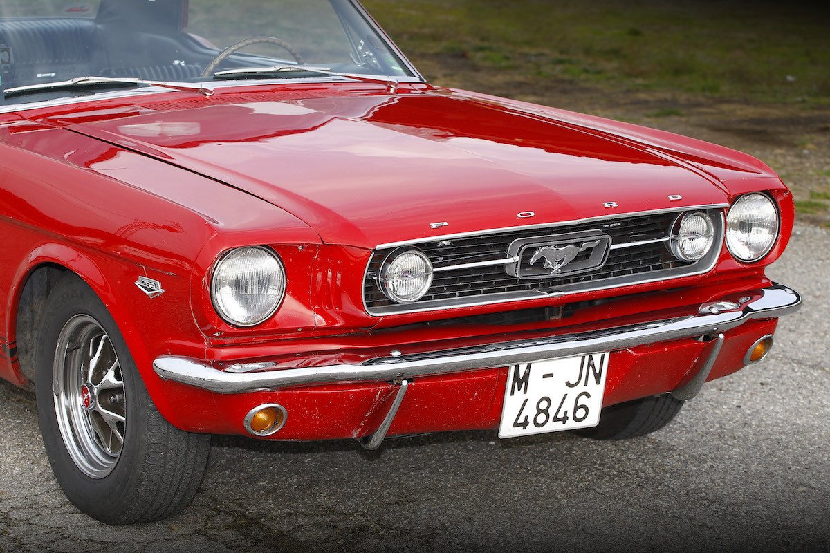 Paseo con el Ford Mustang GT de 1966 y de 2015