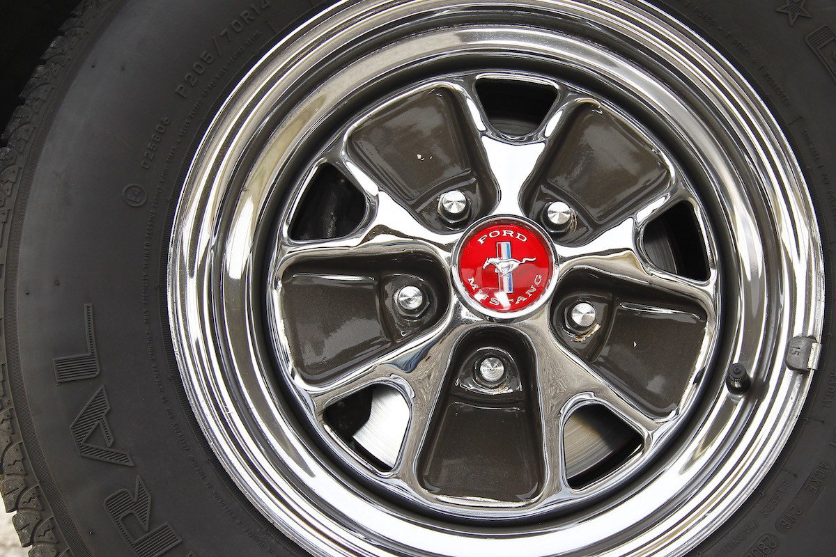 Paseo con el Ford Mustang GT de 1966 y de 2015
