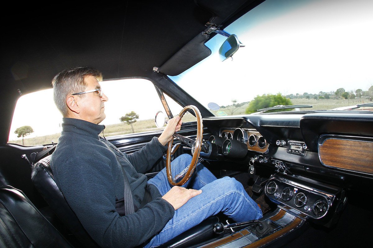 Paseo con el Ford Mustang GT de 1966 y de 2015