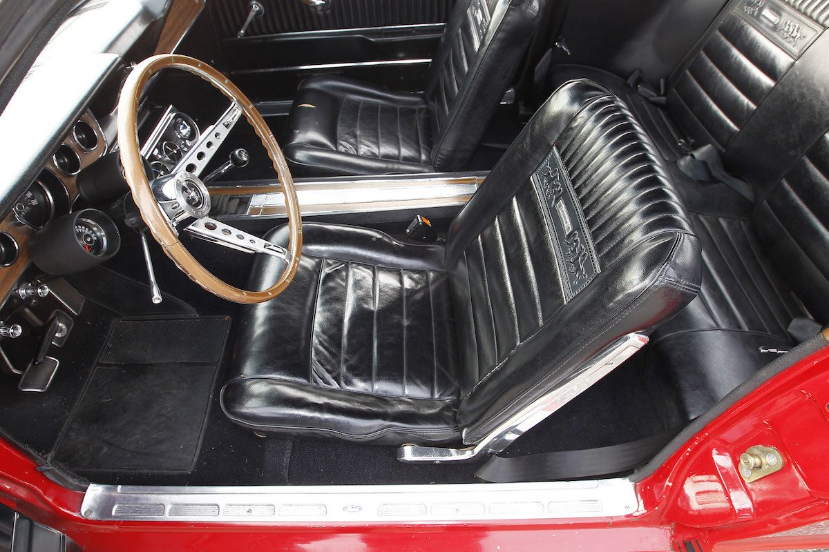 Paseo con el Ford Mustang GT de 1966 y de 2015