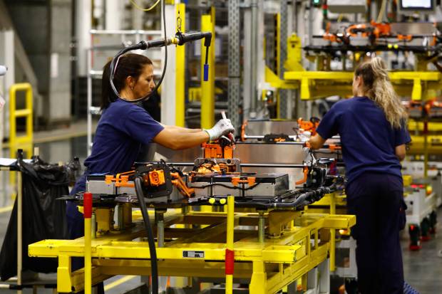 Stellantis negocia con el Gobierno fabricar más coches eléctricos en España