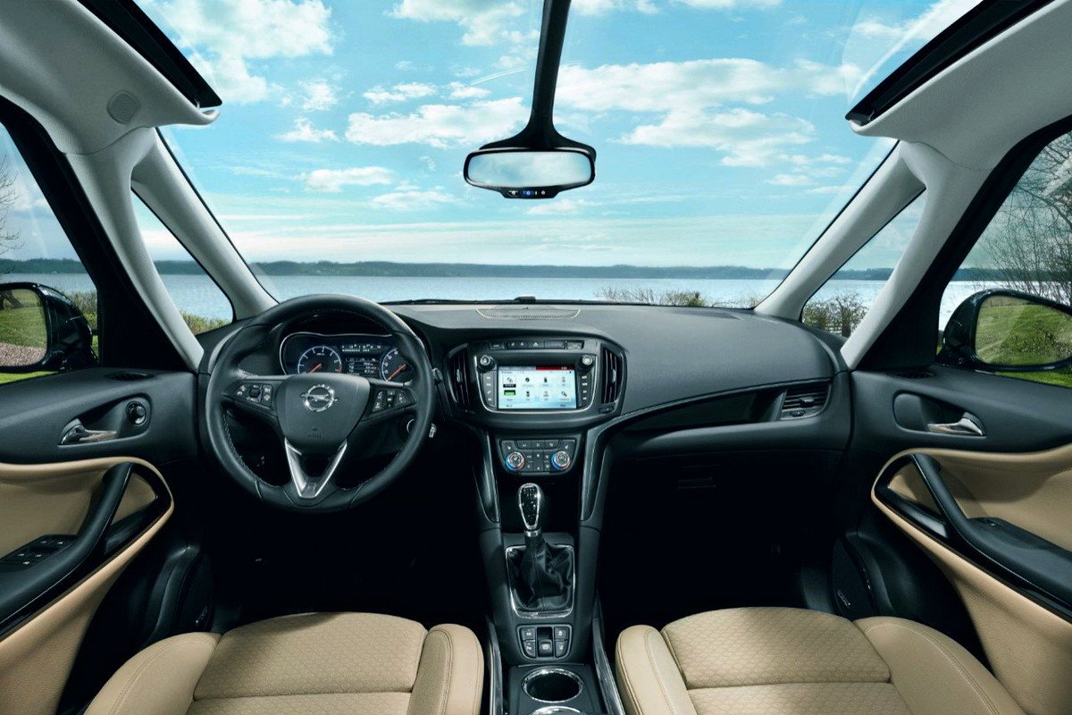 Mucha luminosidad con los techos panorámicos de Opel