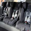 Cómo poner tres sillas infantiles en el coche