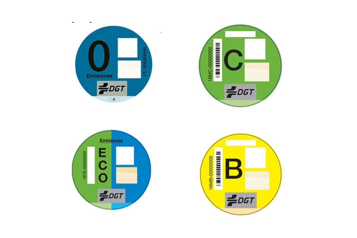 pegatina de la DGT estropeada_2
