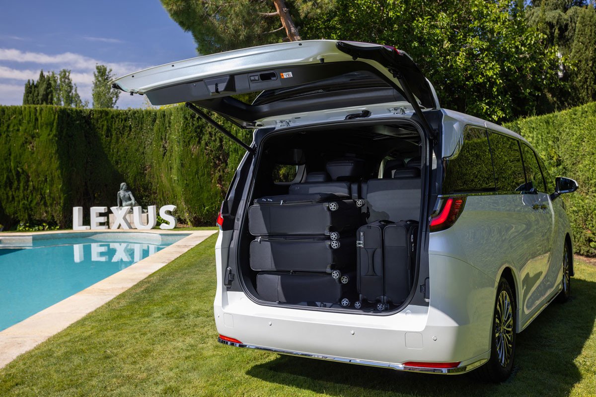 Nuevo Lexus LM o como elevar un monovolumen a la categoría del lujo